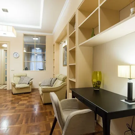 Stollar Business Style At Parliament Apartment *