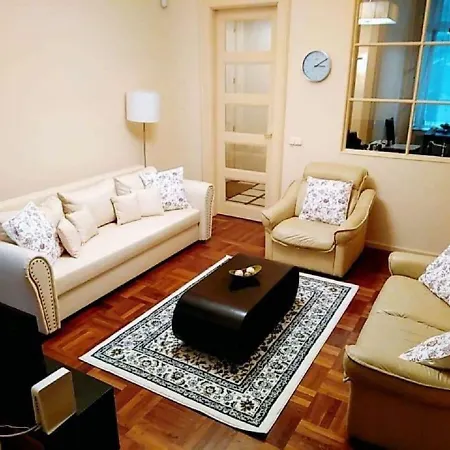 Apartment Stollar Business Style At Parliament *