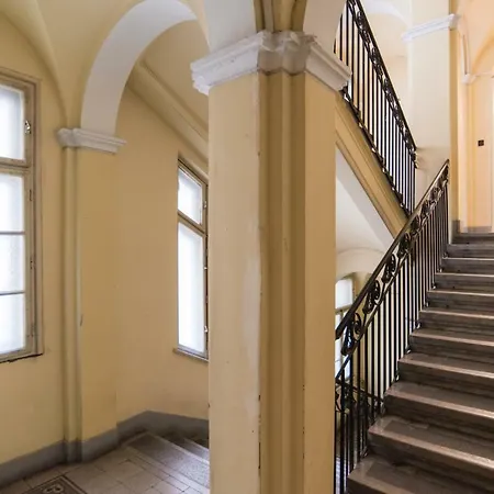 Apartment Stollar Business Style At Parliament *